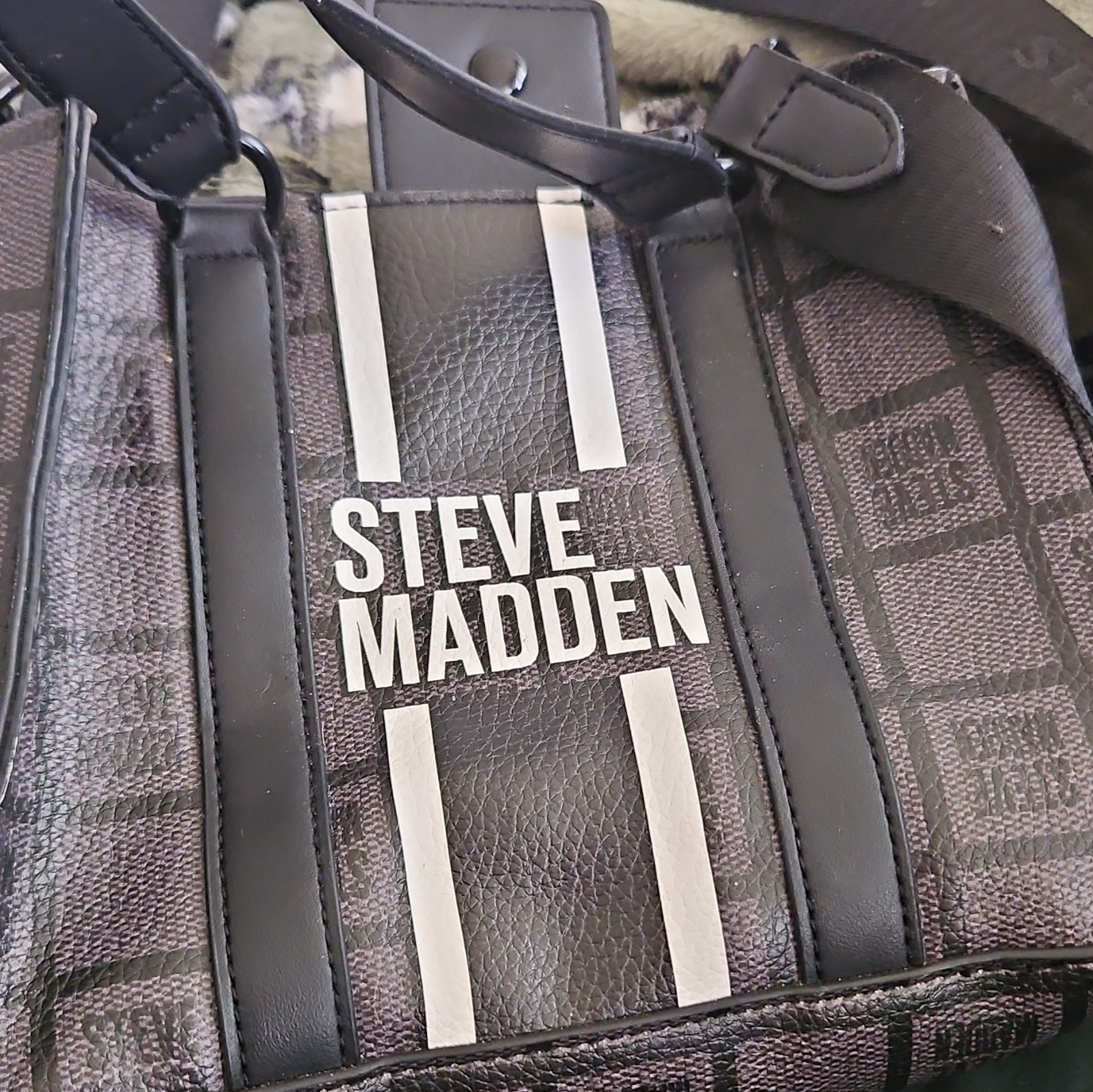 Steve Madden Women’s Small Black Logo Crossbody Bag Zip Closure w/ Pouch