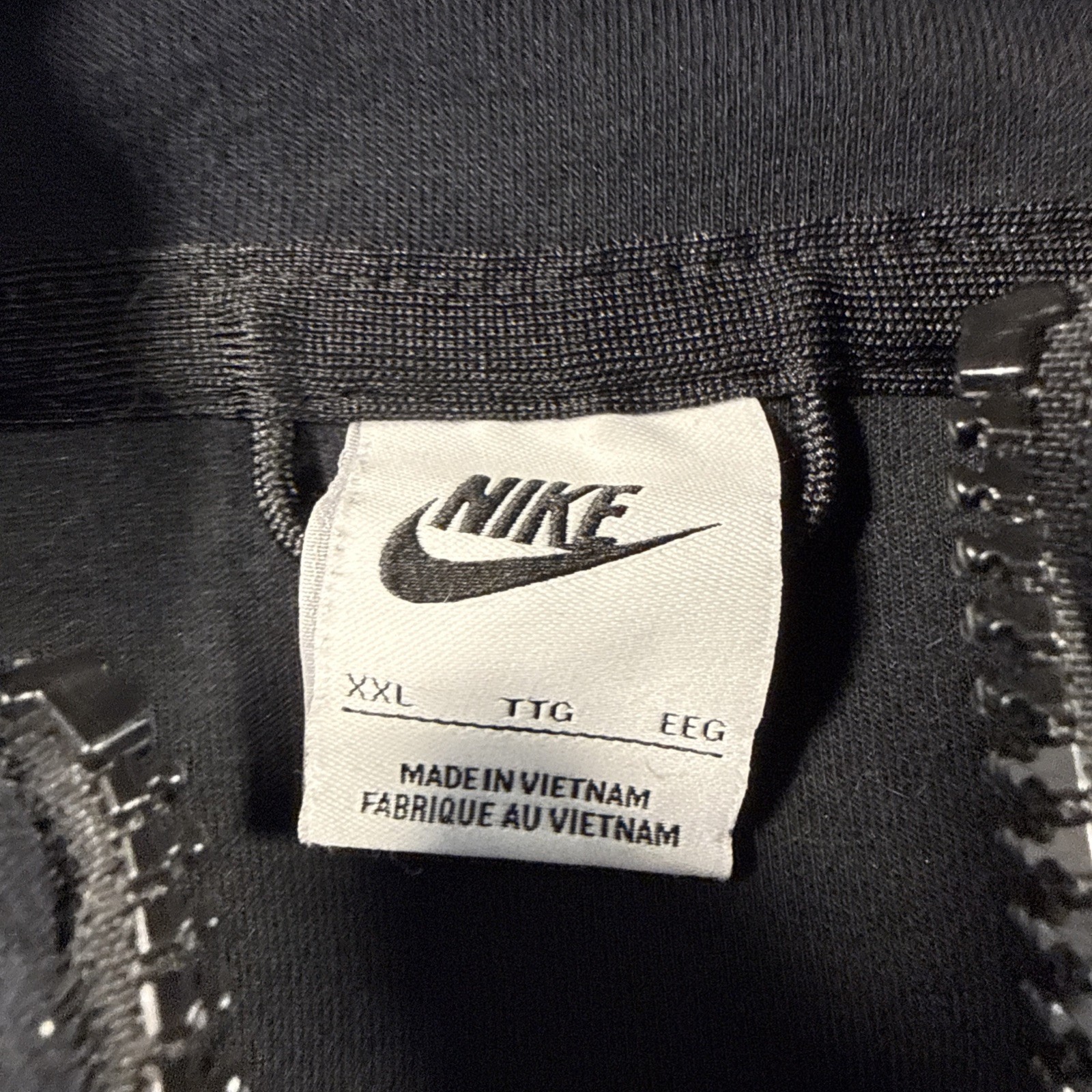 Nike Tech Fleece Full Zip Hoodie Jacket Men’s 2XL Black, Tear At Pocket thumbnail 2