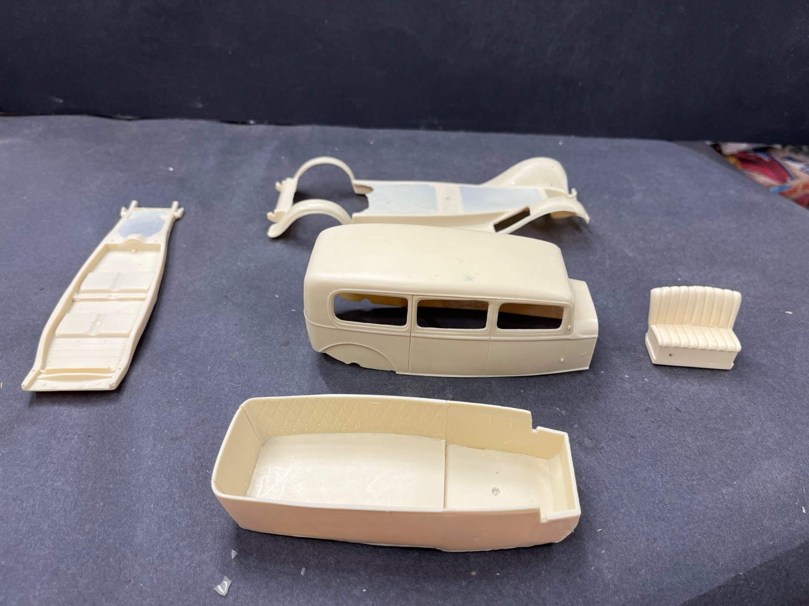 1932 Ford Hearse or Ambulance Body RESIN Model 1/25 McM.
