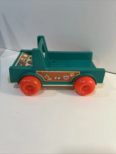 Vintage Fisher Price Little People Play Family Camper 994 Green Truck Pull Toy