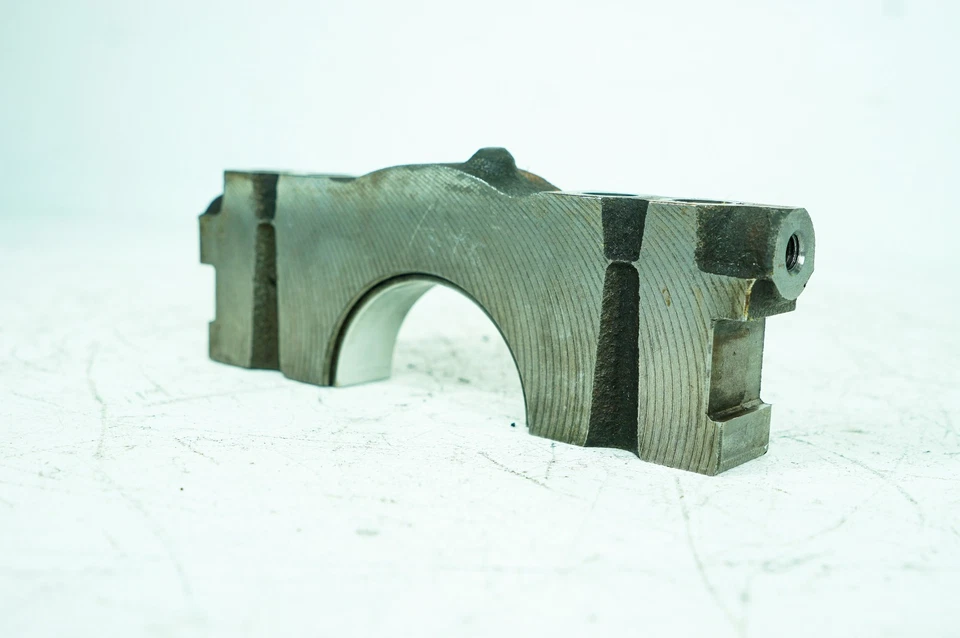 06-08 Lexus IS250 IS350 OEM Crankshaft Bearing Mounting 1 Bracket 1042 - Image 4 of 4