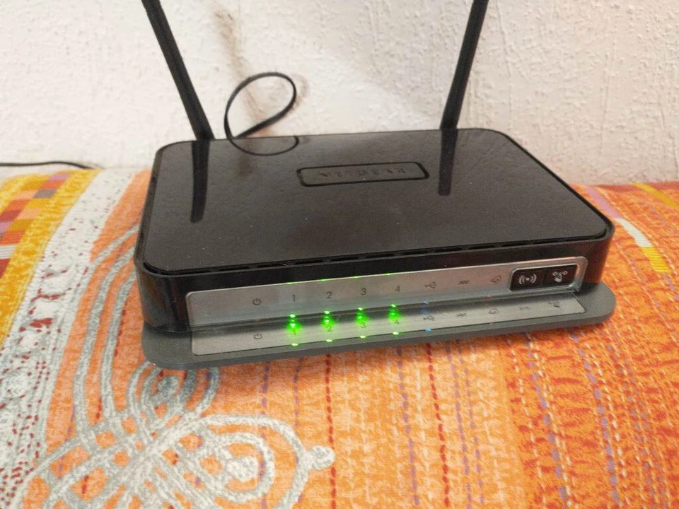 Netgear N300 DGN2200 ADSL2+ Broadbandrouter Wifi - Bild 2 von 4