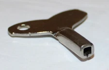 Sm. Clock winding key 1/8" sq open end Approximately 1.25"Lx1.25"W Unbranded VGC