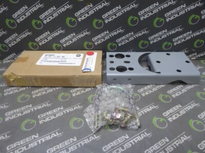 NEW Unbranded Bracket Mount for a Pneumatic Transmitter 