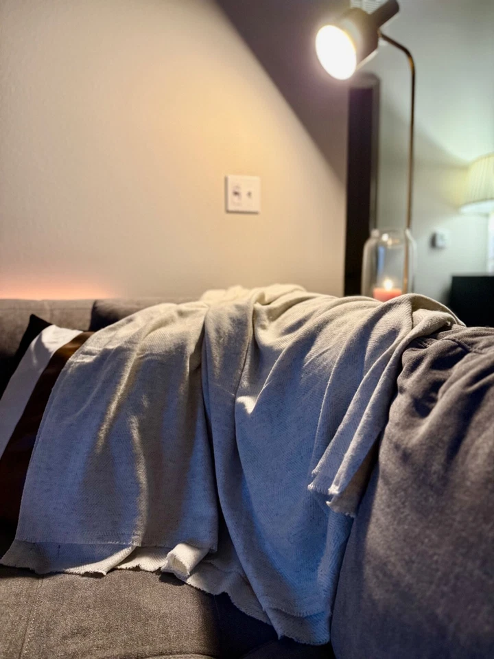 XL Natural Cashmere Blanket – Luxurious Warm & Made In Nepal 50”x115” Beige - Image 2 of 4