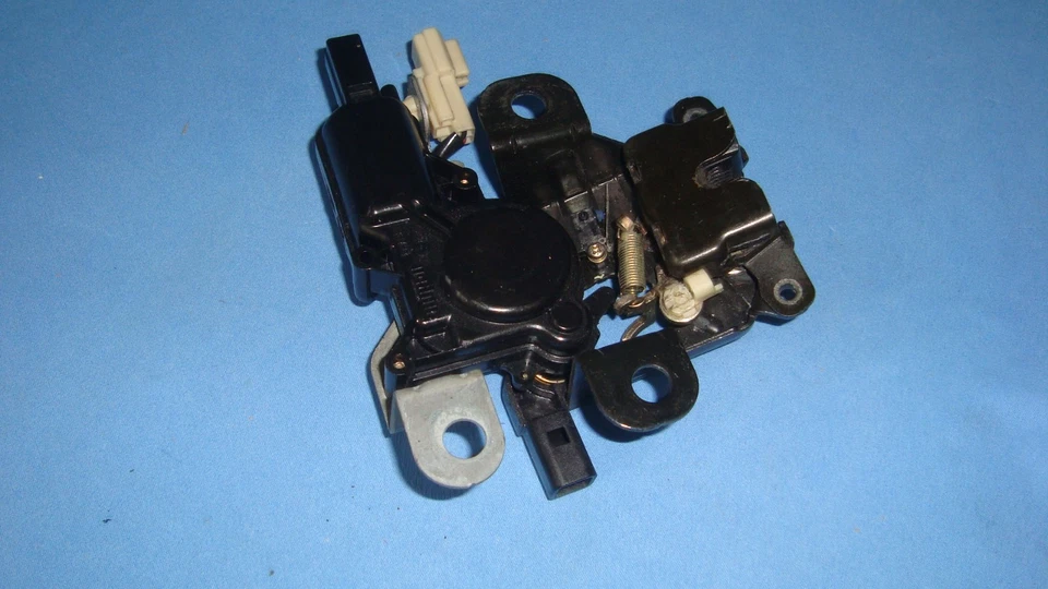 MAZDA RX-8 1.3 i Coupé Serrure Verrou Électrique de hayon Coffre B6724 U-SHIN - Photo 3/4