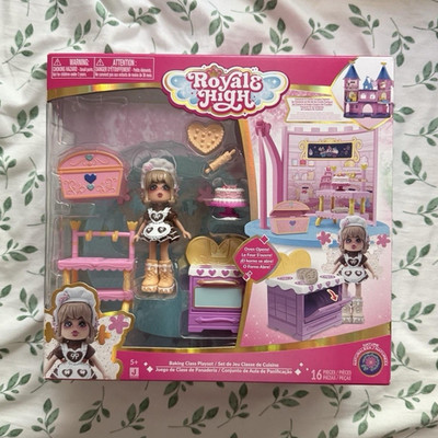 Royale High Baking Class Playset w/ Accessories, no code, brand new packaging