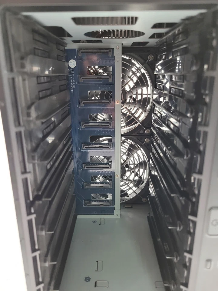 Synology DiskStation DS1812+ 8-Bay NAS for parts, NO CADDIES, LAN Lights up - Image 2 of 4