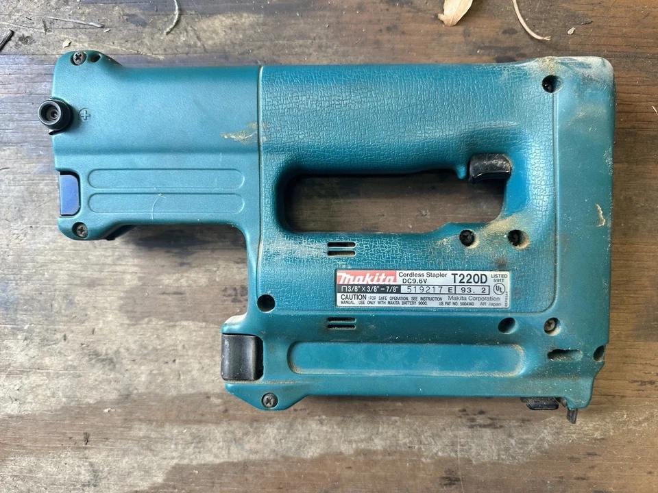 Makita T220D Cordless Stapler Untested - Image 4 of 4