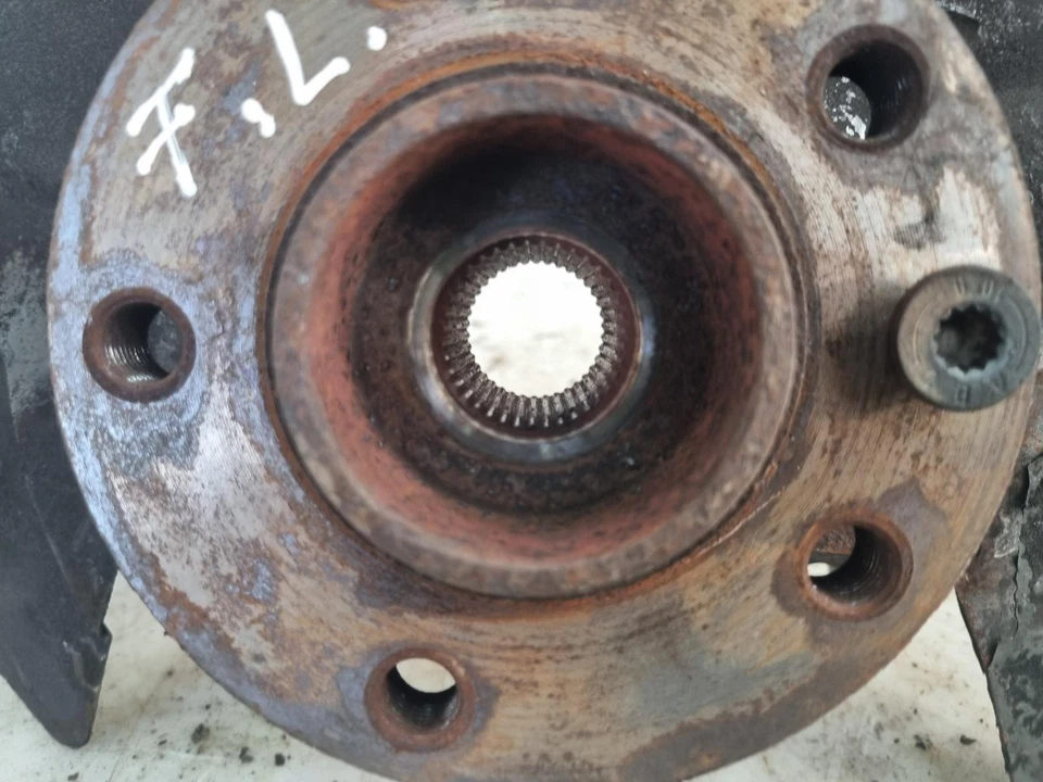 Volkswagen Transporter Hub Stub Axle Left Near Side Front 2.0 Diesel 2013 - Image 2 of 4