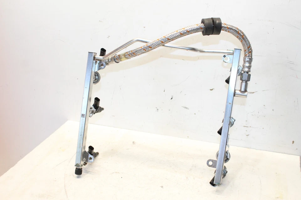 Mercedes-Benz SLK280 2006-2008 riel de combustible con inyectores OEM Foto 2 de 4