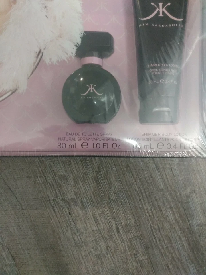 Kim Kardashian Eau De Toilette Spray Spray Natural Vaporizador 1.0 Fl. Oz Foto 4 de 4