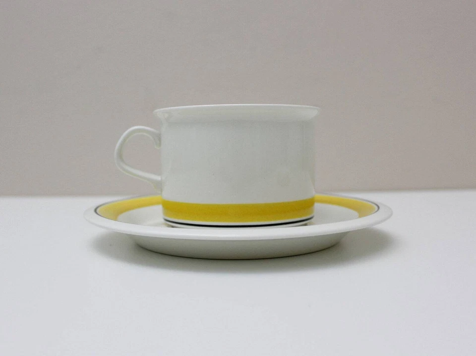 Taza de té y platillo Arabia Finlandia Faenza Peter Winquist mediados de siglo amarillo moderno Foto 2 de 4