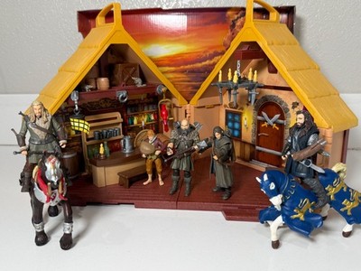 The Hobbit An Unexpected Journey 1:18 scale lot with Pub Tavern & Horses loose