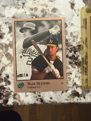 1992 STUDIO MLB BASEBALL CARD OAKLAND ATHLETICS MARK MCGWIRE #226