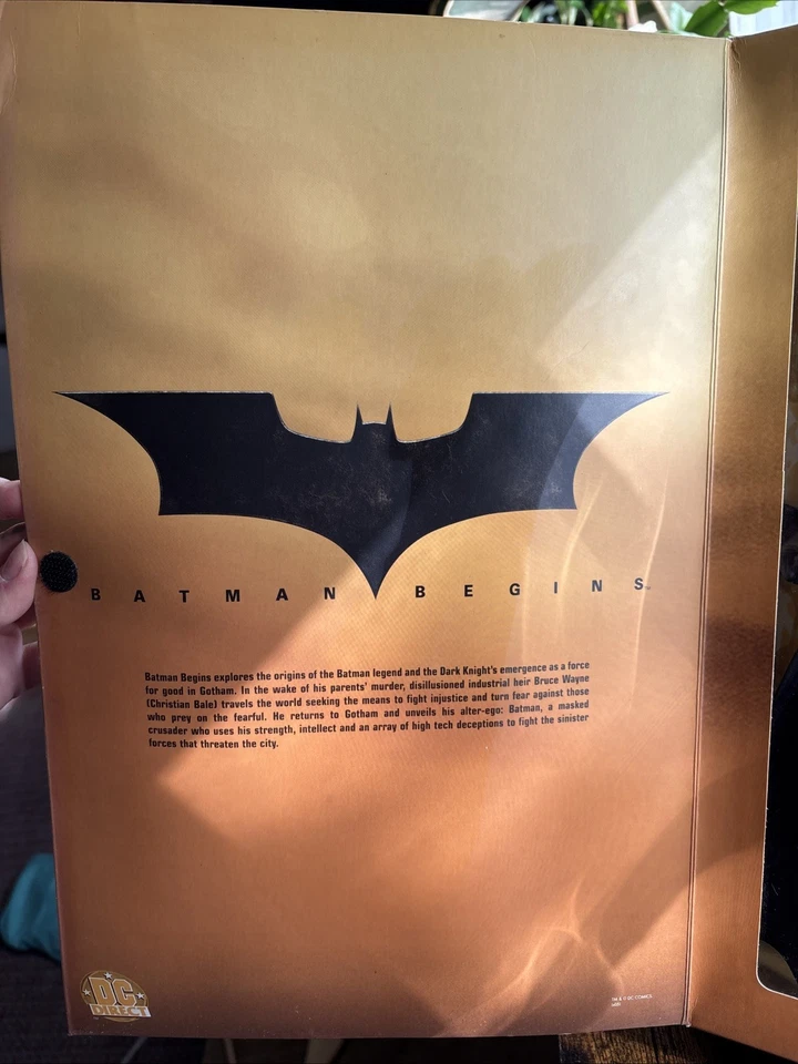 Figura Coleccionista Batman Begins 13” Christian Bale Como Batman Deluxe Nueva En Caja Foto 3 de 4