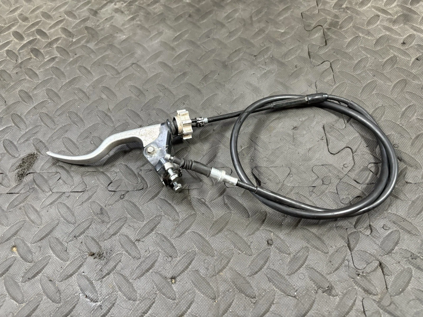 2001 2000-2004 YZ125 OEM CLUTCH CABLE LEVER ARM PERCH BRACKET 5HD-26335-00-00