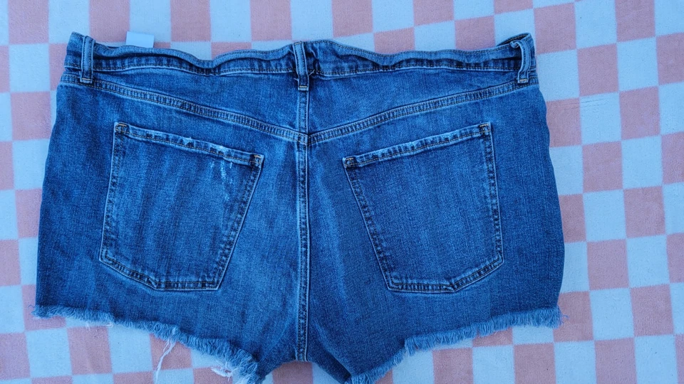 Pantalones Cortos Talla Grande Old Navy Talla 20 Azul Corte 3" Denim Rasgado Desgastado  Foto 2 de 4