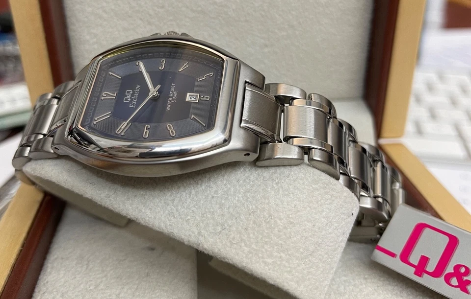 UNISEX Armbanduhr exclusive Design Tonneau komplett Edelstahl Q&Q U76J002 - Bild 1 von 4