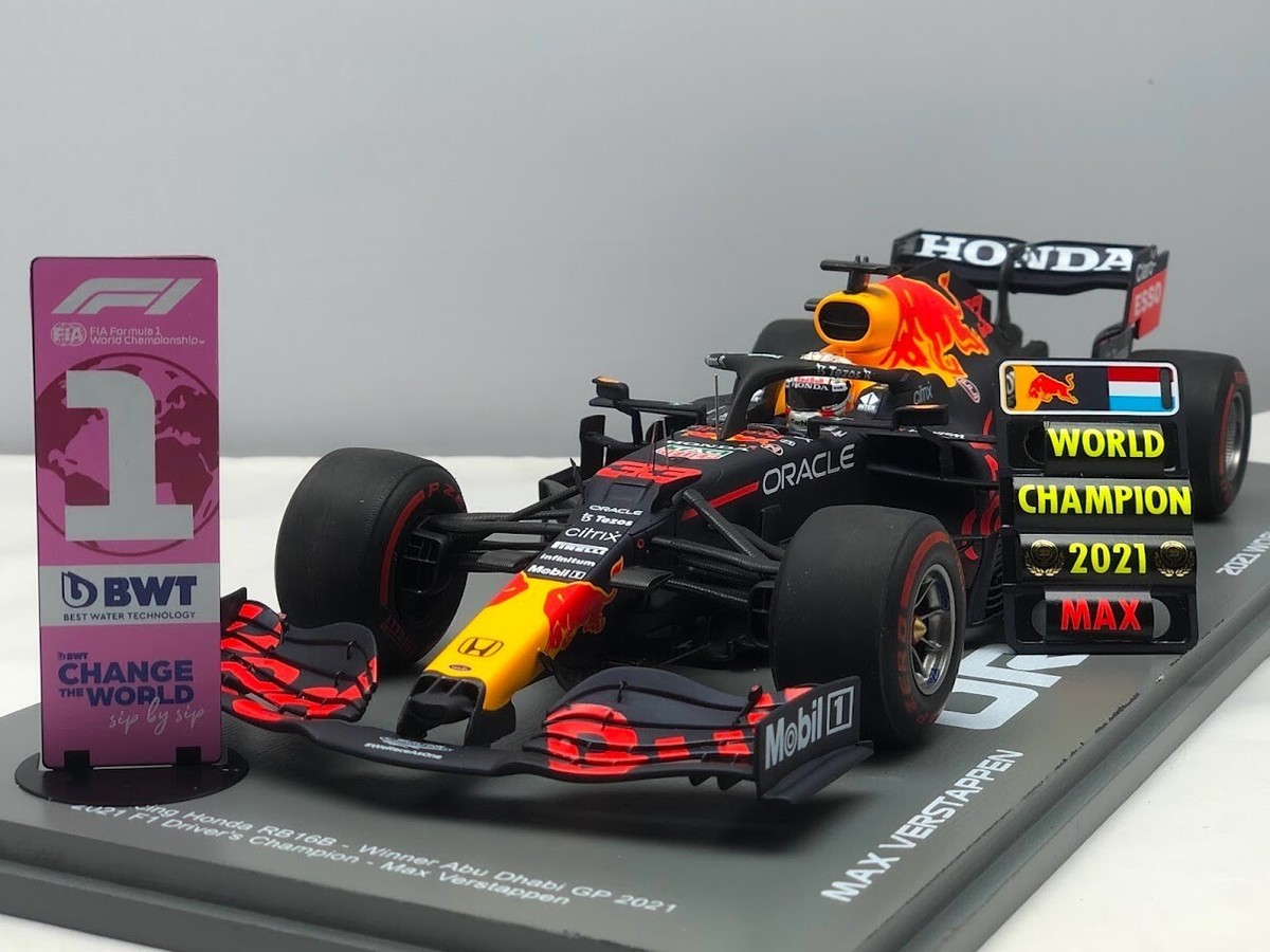 33 Verstappen Red Bull Honda RB16B Winner Abu Dhabi Champion 2021