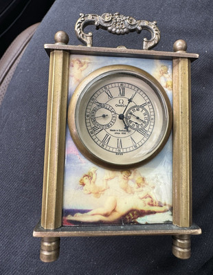 Omega Tischuhr analog Metall rechteckig goldfarben Engelmotiv, Nr. 94861