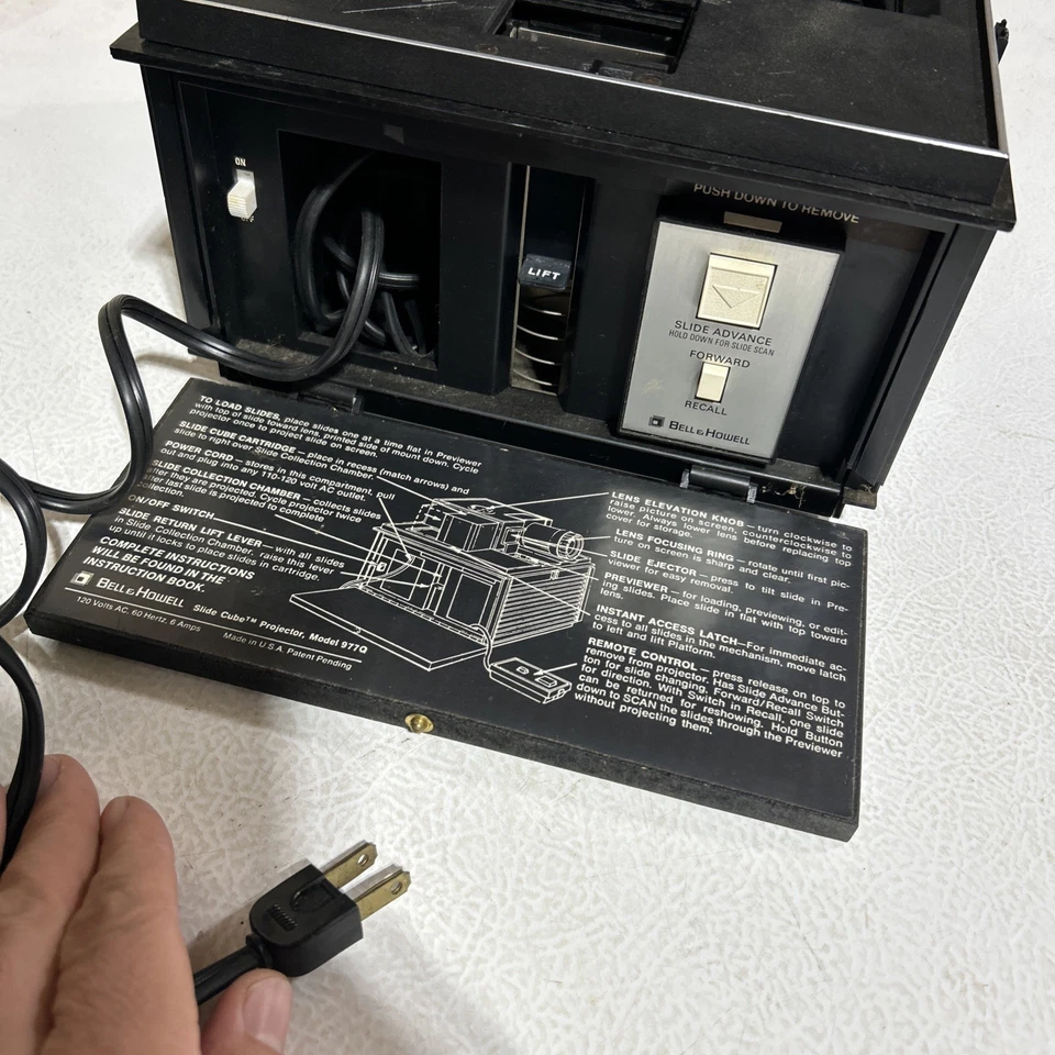 Proyector cubo deslizante Bell And Howell vintage FUNCIONA  Foto 3 de 4