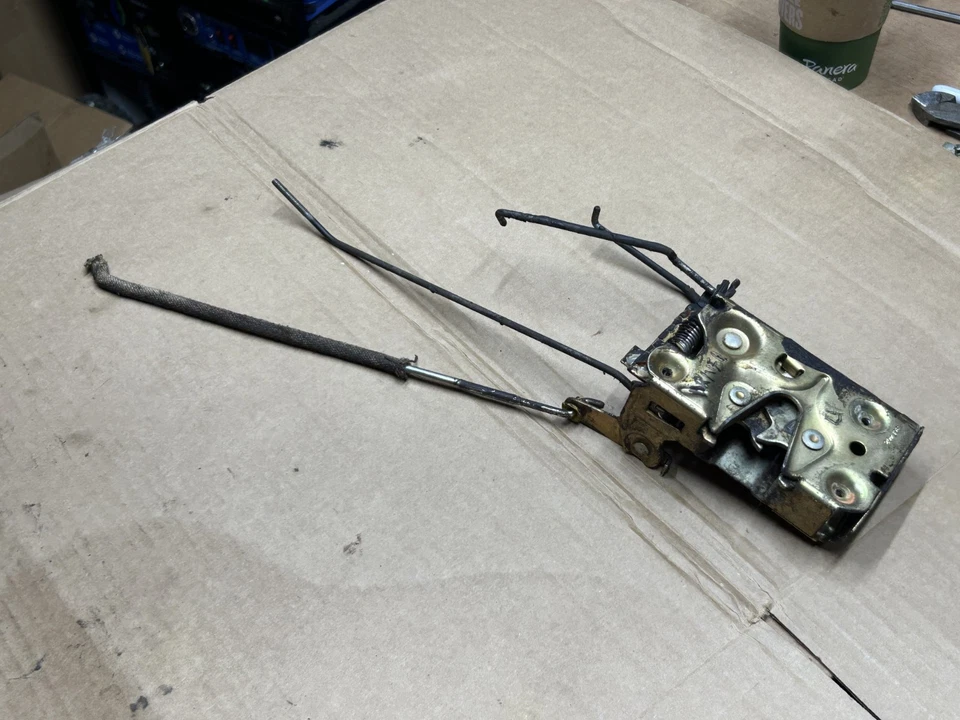 1984-1993 Ford Econoline VAN - DRIVER side front DOOR LATCH ASSEMBLY W/ 4 Rods - Image 4 of 4