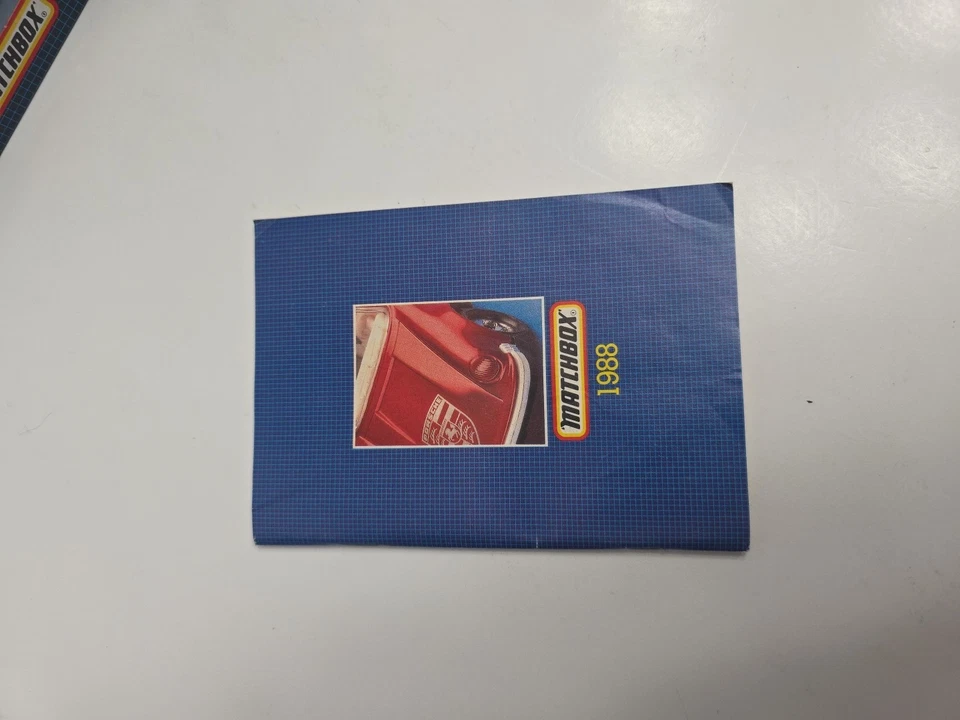 10 Matchbox Grid Blue Box FORD Vehicles Sealed With 1988 Catalog (ALL SEALED) - Image 2 of 4