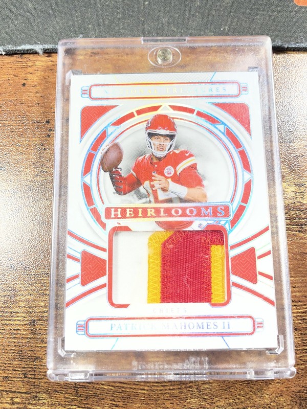 2024 Panini National Treasures Patrick Mahomes Heirlooms Holo Silver Patch #/25