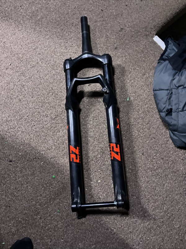 Marzocchi Bomber Z2 29 140mm Suspension Fork 205mm Tapered Steerer * Brand New