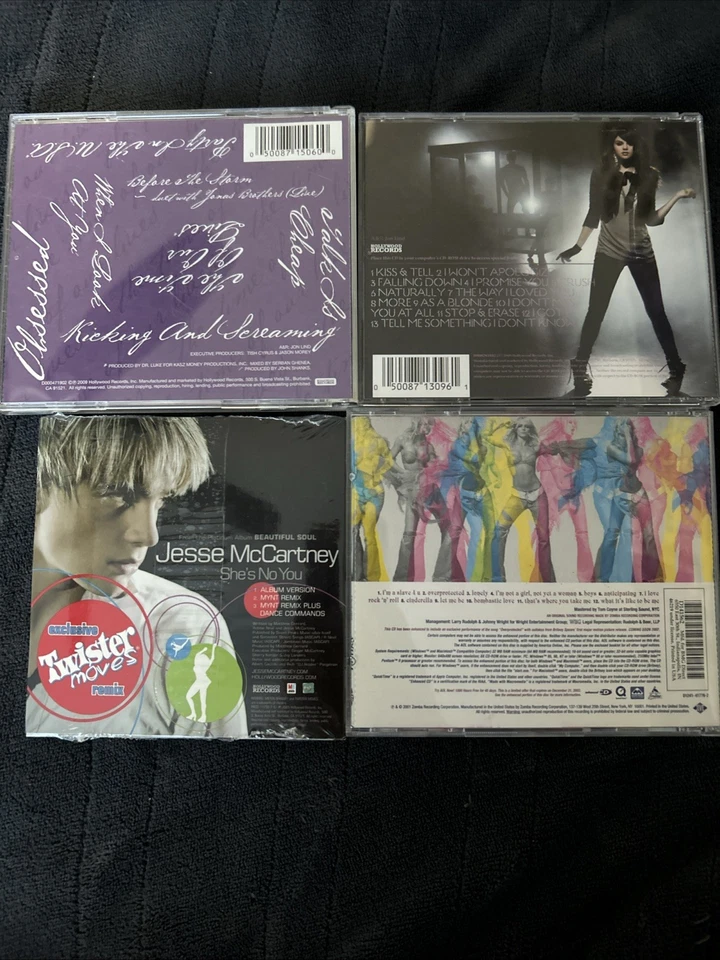 cd lot of 4 with selena gomez, miley cyrus, and brittany $8 each or $35 for all Foto 2 de 2