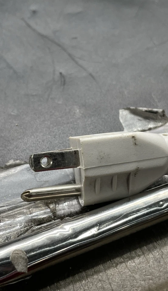 Belkin 7-Outlet SurgeMaster Power Strip Surge Protector 1045 AC Outlet Unit - Image 3 of 4