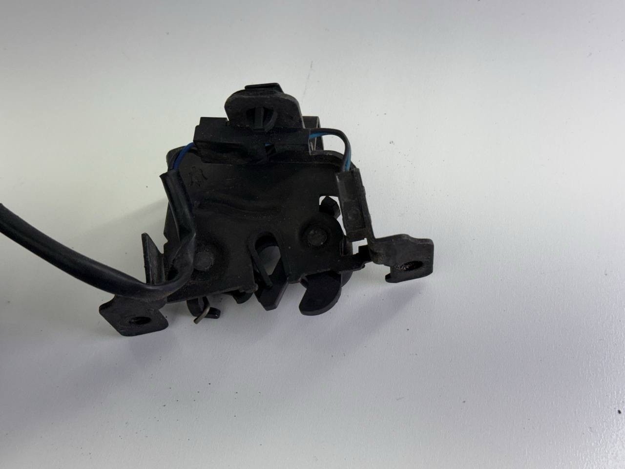 2014 - 2021 Maserati Ghibli Front Right Hood Bonnet Lock Latch Actuator 437