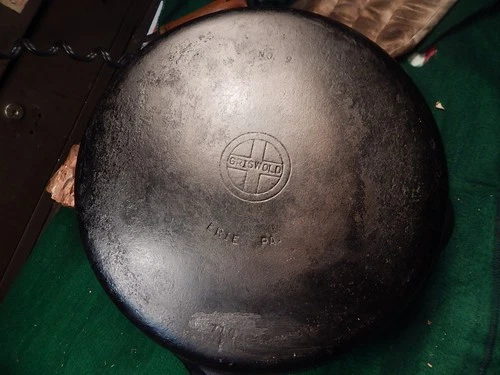 griswold cast iron skillet No. 9  714
