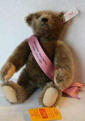 コレクション Steiff C.U. gathering bear with flag1995 The Great American Teddy Bear with USA Hoodie, 12 in, light brown