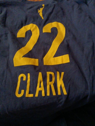 Caitlin Clark #22 Indiana Fever Player Name & Number T-Shirt Nike - Picture 4 of 4