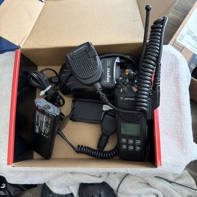 Motorola XTS3000 III UHF 450-512 Mhz P25 Digital Portable Radio H09SDF9PW7BN SET