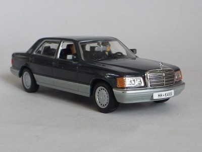 Maßstab 1:43 neuwertig Mercedes S Klasse W186 1986 dk grau James Bond Universal Hobbies