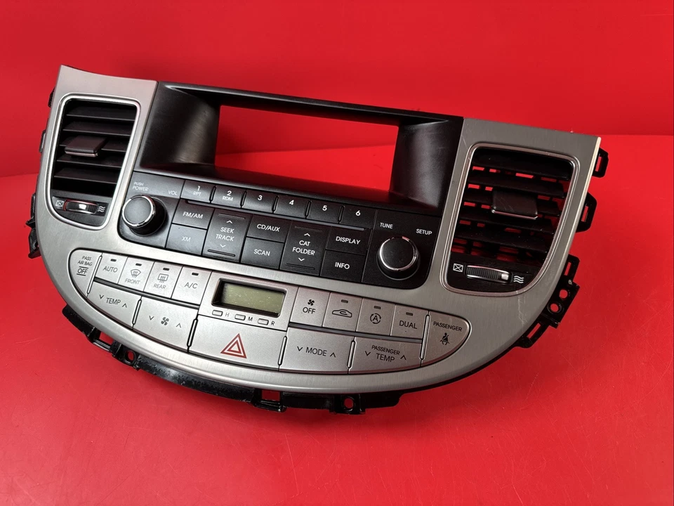 Tela de infotainment usada serve: 2011 Hyundai Genesis Sdn tela de exibição sem navegação - Imagem 4 de 4