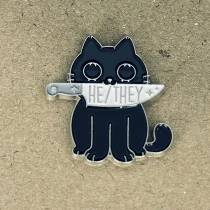 Verschiedene Emaille-Pins Fun Pronomen süß lustig Kryptiden Katzen Stolz FSM Dinos - Bild 29 von 34