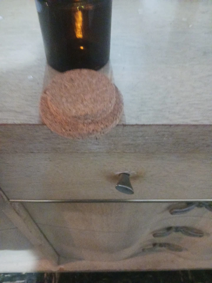 Paquete de 23 frascos de vidrio ámbar de 4 OZ con tapas de corcho incluidas Foto 2 de 3