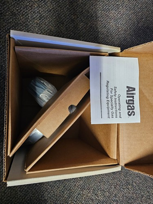 #ad Airgas Y11 215A580 Specialty Gas Regulator CGA 580 3500 PSI In 25 PSI Out NEW $100.00