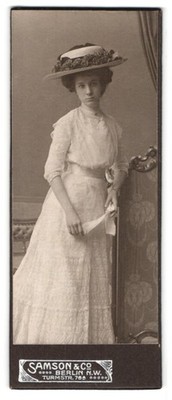 Fotografie Samson & Co., Berlin, Turmstraße 76, Porträt von Frau Anna Wohler 