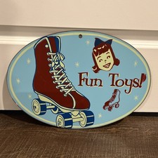 FUN TOYS Insegna Decorativa Metallo Blu Ovale Pattini a rotelle rossi di ispirazione vintage ragazza