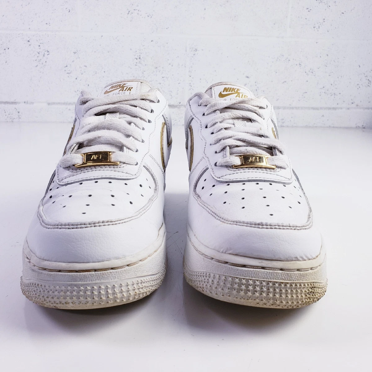 Nike white shop gold sneakers