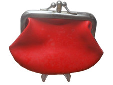 RED COIN PURSE HONG KONG VINTAGE LEATHER KISS LOCK HINGED ROYAL  1960'S 