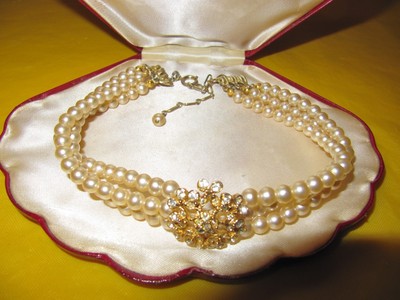 VINTAGE ROSITA FAUX PEARLs 3 xSTRINGS 