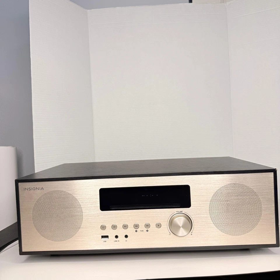 Insignia All-in-One NS-HAIOR18 Shelf System CD Player Bluetooth Works no Remote - Image 2 of 4
