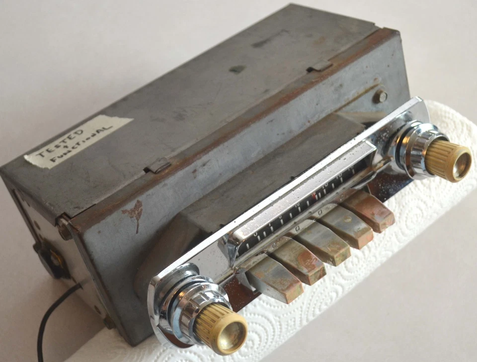 1962-1963 Ford Fairlane All Transistor AM Dash Radio, Faceplate & Knobs, Tested! - Image 3 of 4