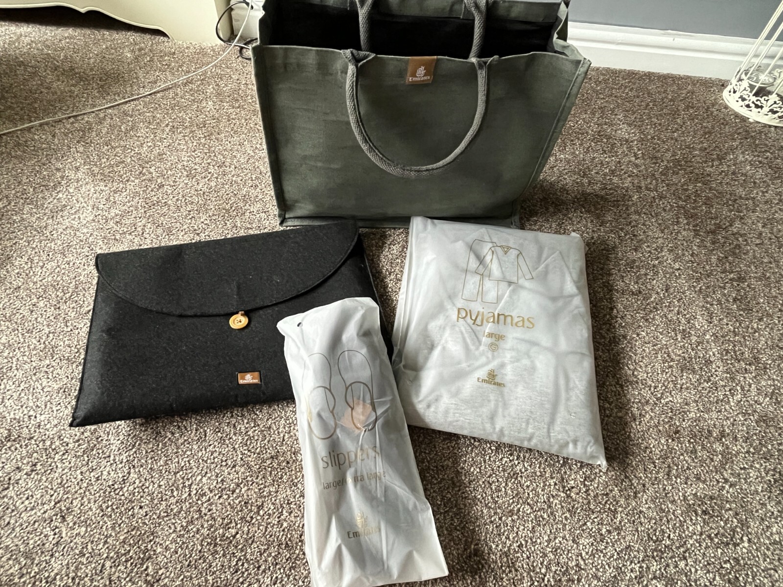 Emirates 1st Class Hydra Active Pyjamas Large Slippers L/XL & 2 Handle Tote Bag eBay